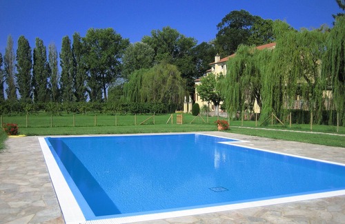 Vigonza Apartment | Comfortable apartment in Villa Veneta with pool near Padua
