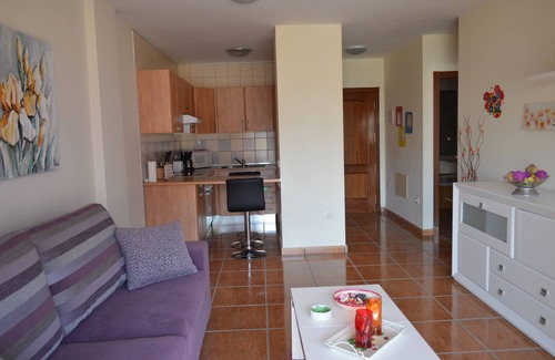 San Miguel de Abona Apartment | Comfortable apartment with private solarium, WiFi and heated swimming pools