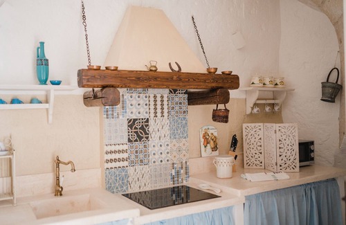 Centro Storico Apartment | Comfortable apartment near the sea in the center of Monopoli, Puglia FREE WI-FI