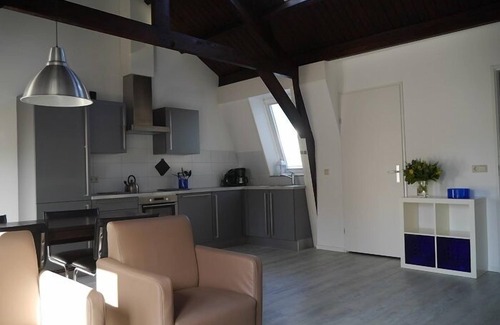 Domburg Apartment | Comfortable apartment with garage in the center of Domburg, 100 meters from the sea.