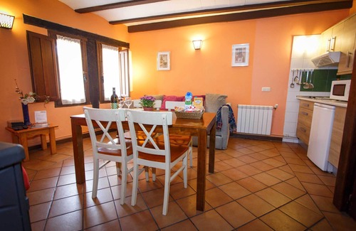 Robregordo Apartment | Comfortable bedroom apartment and sofa bed on the ground floor with fireplace