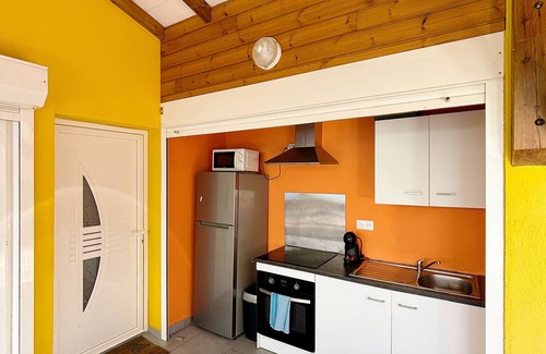 Trois-Rivieres House | Comfortable bungalow with pool