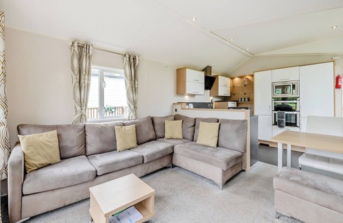 Ryther House | Comfortable caravan with one double with en suite shower room, and one twin.