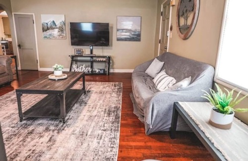 Arkansas City House | Comfortable Condo - sleeps 6