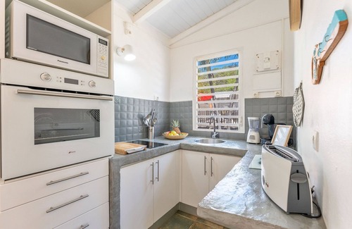 Dubedou House | Comfortable cottage with pool near the beach and Guadeloupe sites -