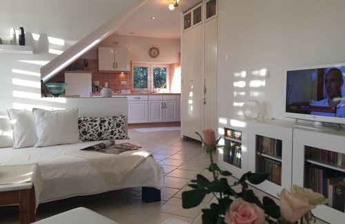 Askeby Apartment | Comfortable country house apartment/Møn/Mön with terrace, garden, dog-friendly