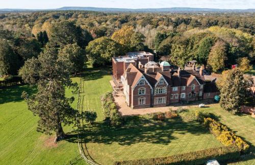 Cranleigh House | Comfortable Double Room with Bath