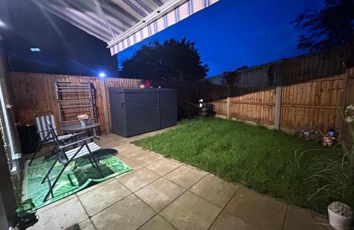 Hatfield House | Comfortable double room & single room in vibrant Hatfield neighbourhood
