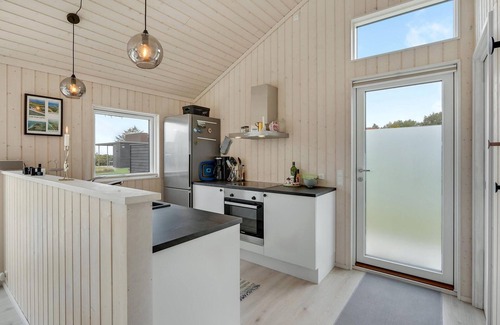 Lundby House | Comfortable, family-friendly cottage with sauna and sea view, a few meters from the beach.