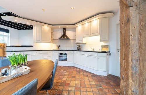 Nijeveen House | Comfortable farmhouse with terrace