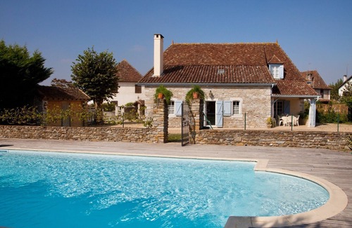 Sauveterre-de-Bearn Villa | Comfortable house with swimming pool, ideally located between Béarn and the Basque Country