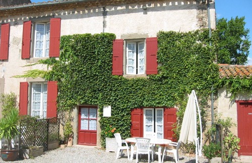 Douzens House | Comfortable gite with pool in ancient wine domaine