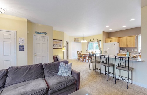 Kiwanda Shores House | Comfortable home close to beach with deck & game room - close to town