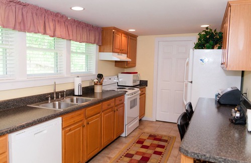 Jefferson Cottage | COMFORTABLE, HOMEY, FULLY RENOVATED MOUNTAIN COUNTRY COTTAGE