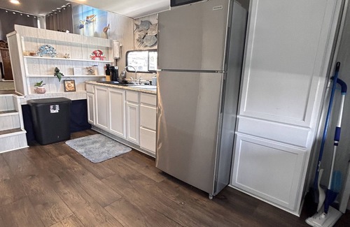 Venice Boat Rental | Comfortable houseboat, Water assessable, At Venice Marina no hidden fees
