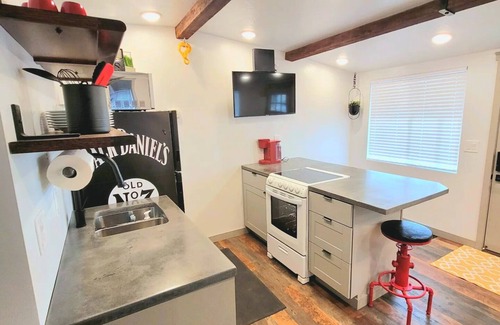 Hurricane Cottage | Comfortable, Laid-back Cottage. Private Yard. Near Zion. 2 Bedroom, Full Kitchen