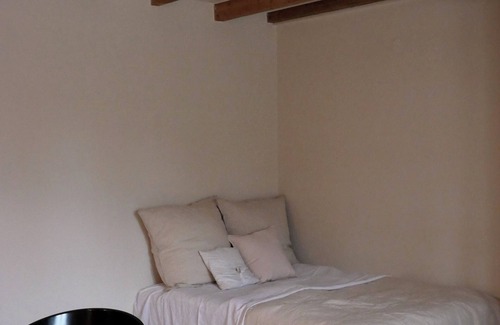 Traar Other | Comfortable living on a farm surrounded by greenery and art