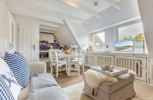 Tinnum Apartment | Comfortable maisonette - vacation apartment under thatch invites you to relax on a