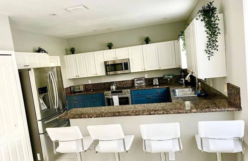 Tamiami House | Comfortable New Home in Miami