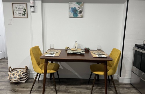 Markham House | Comfortable, Private Bachelor Studio