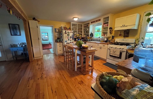 Boyd Tavern House | Comfortable quiet room just outside of Charlottesville