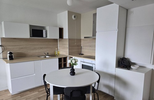 Villeurbanne Apartment | Comfortable, quiet T2 + balcony, parking