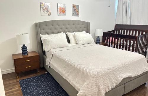 Brossard Apartment | Comfortable spacious house with parking