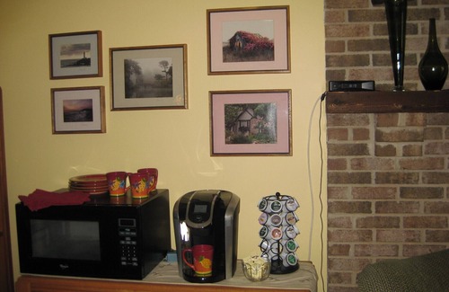 Sterling House | Comfortable. Spacious. Quiet. 3 miles from Dulles Airport.