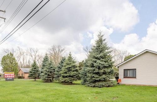Riverview Apartment | Comfortable Stay in Brownstown w Great Amenities