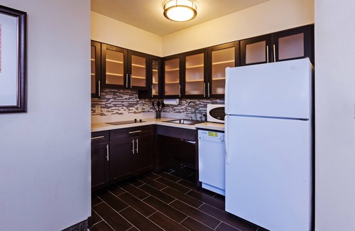 South Tulsa Condo | Comfortable Suite in Tulsa | FREE Breakfast + Fitness Center + Seasonal Outdoor Pool