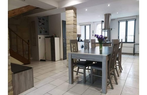 Loudun House | Comfortable town house