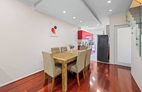 Pyrmont House | Comforting 2BR House/FishMarket&Casino-3 mins walk
