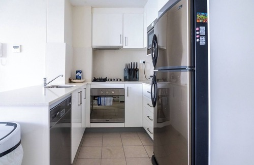 Burwood Apartment | Comfy 1BDR Apt 3 minutes to Train Station Burwood