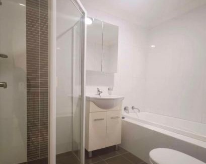 Alexandria Apartment | Comfy 2-bedroom 2-balcony apartment Close to CBD, Train and Metro easy reach