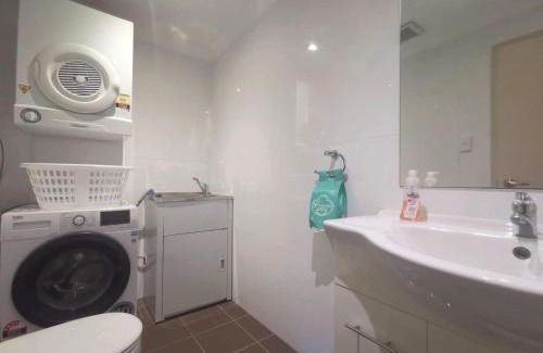 Alexandria Apartment | Comfy 2-bedroom 2-balcony apartment Close to CBD, Train and Metro easy reach