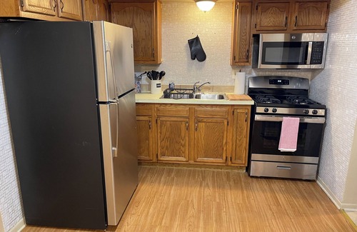 Chicago Ridge Apartment | Comfy 2 bedroom condo with 75” smart TV