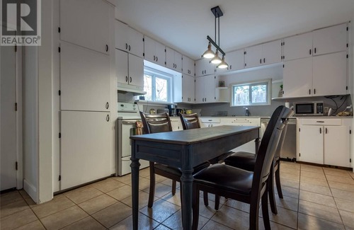 Heriot Bay House | Comfy 2 bedroom ocean front house