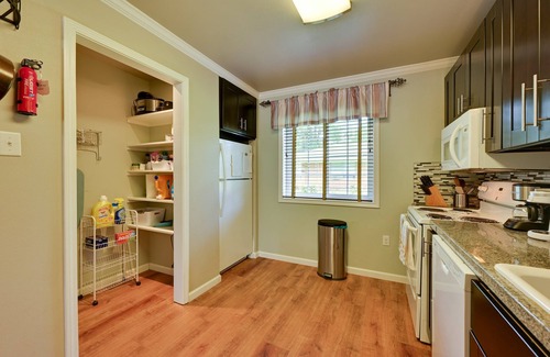 Nacogdoches Apartment | Comfy 2BR Retreat, Walk to SFA, Children & Pet-Friendly + Superhost Clean