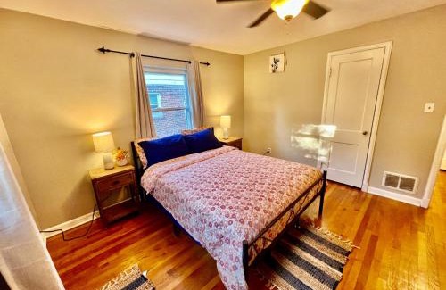 Westwood Apartment | Comfy 2nd Floor Apartment in Quiet Neighborhood 13 Min to Dwntwn