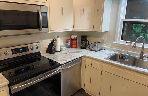 Knoxville House | Comfy 3-bedroom house 12 minutes from Knoxville downtown