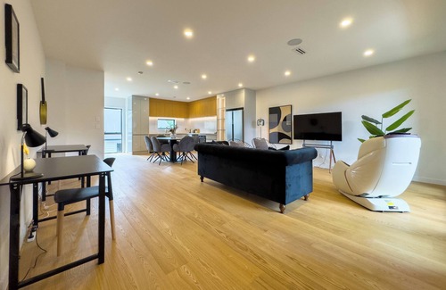 Epsom House | Comfy 4 Bedrooms Retreat with Garage in Epsom