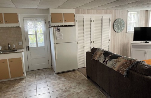 Surf City House | Comfy & Airy 2 Bedroom 2nd floor Apartment with great deck 4th from Ocean