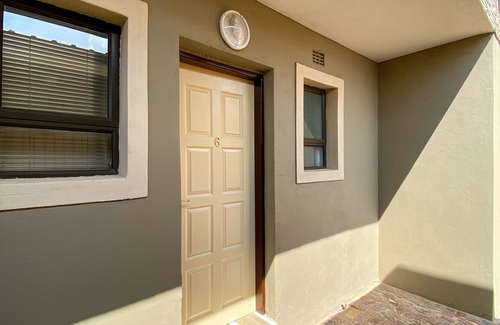 Daveyton House | Comfy Cosy studio apartment