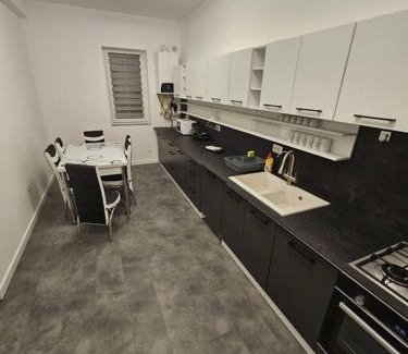 Radauti Apartment | Comfy & Cozy Apartment 3