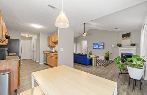 Ellenwood House | Comfy, cozy & feels like home. Less than 15 minutes to intl. airport!