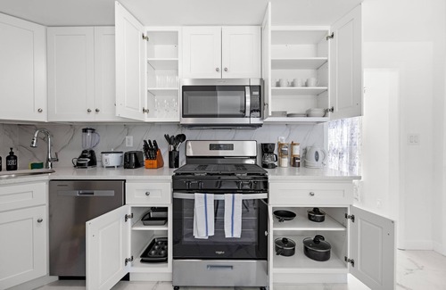 Constable Hook Condo | Comfy Cozy retreat - NYC & NWK w/free parking