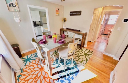 Westwood Apartment | Comfy Cozy Safe 2nd Floor Aptmnt 13 Min to UC Med