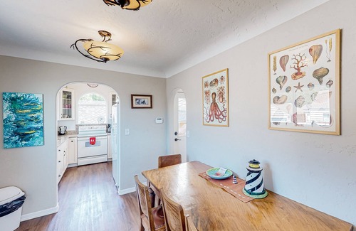 Winchester Bay House | Comfy dog-friendly bay home with kitchenette, gas grill, patio, yard, and W/D