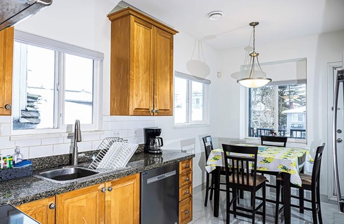 Renfrew-Collingwood House | Comfy Home in Heart of Vancouver-Easy Access to YVR, Skytrain, Downtown