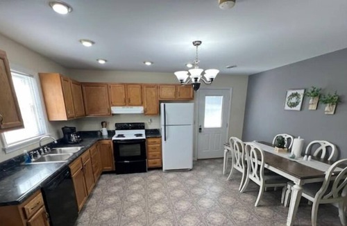 Corbin House | Comfy House in a Great Location!